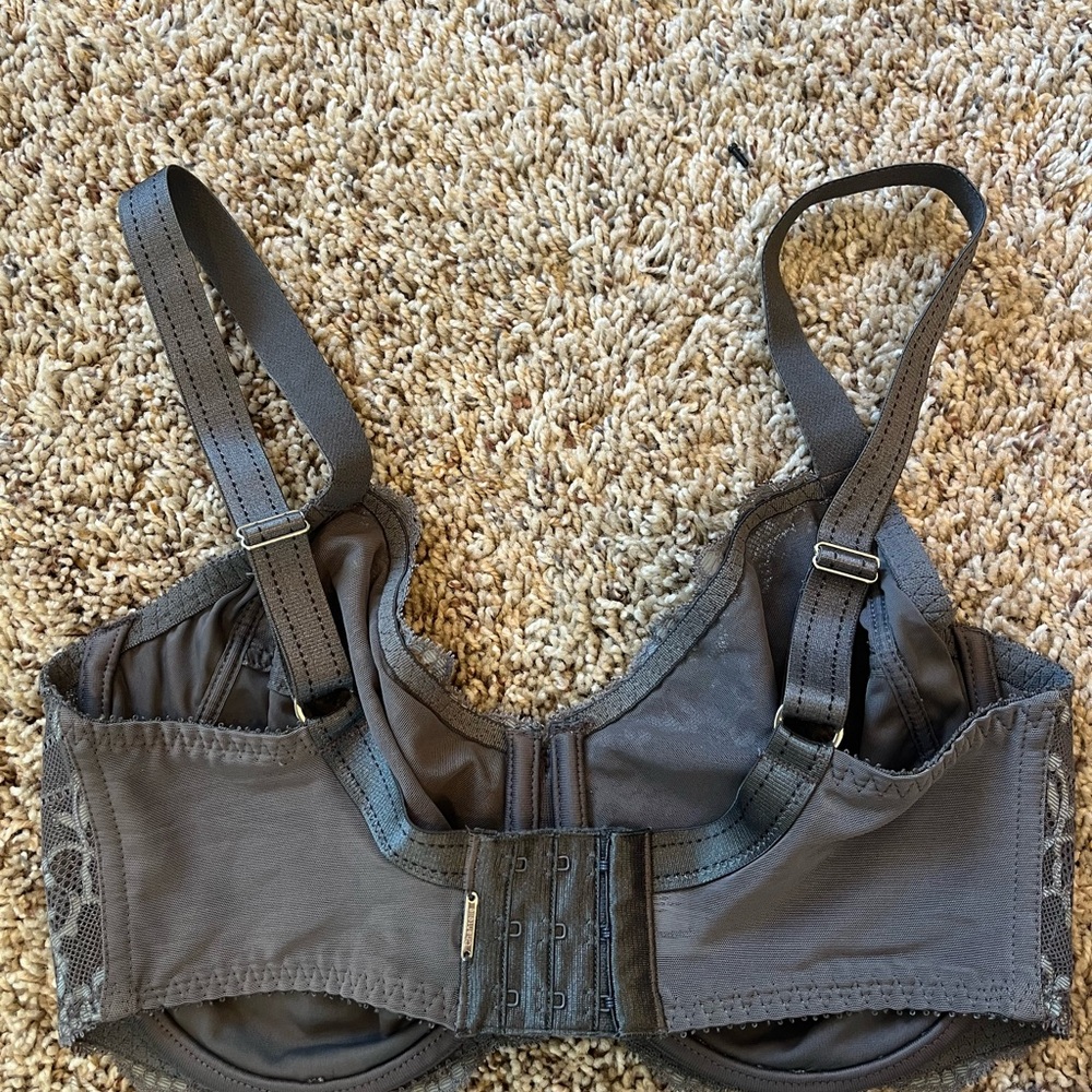 Chantelle Grey Lace Bra - Picture 3 of 4